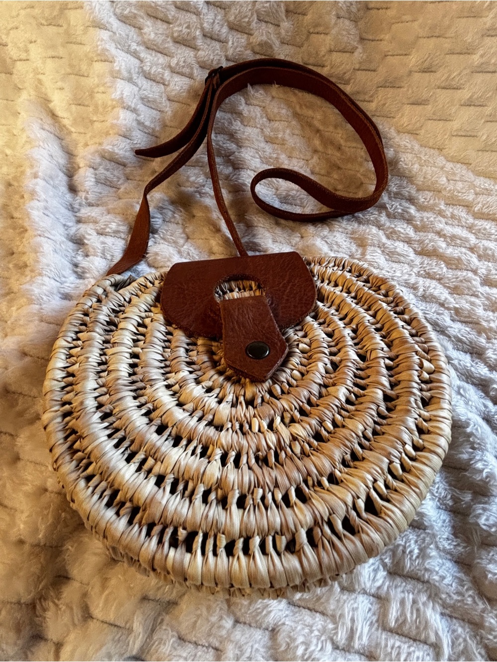Woven Round Crossbody Basket Bag Leather Flap Strap